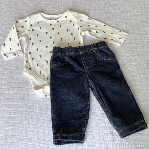 Baby 3-6M Winter/Holiday/Christmas Outfit - Gender Neutral - Christmas Trees - Picture 2 of 9